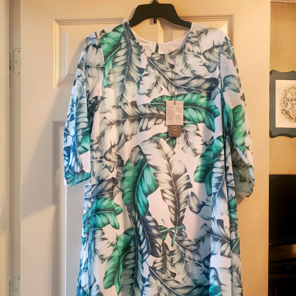 Eva Mendes tropical palm trapeze dress